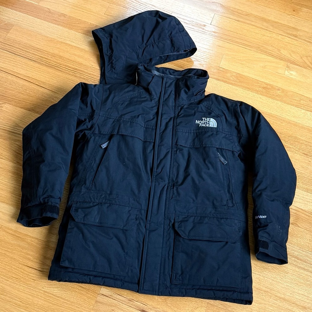 The North Face Boys-Youth Puffer Jacket, goose down-waterproof coat.  In medium